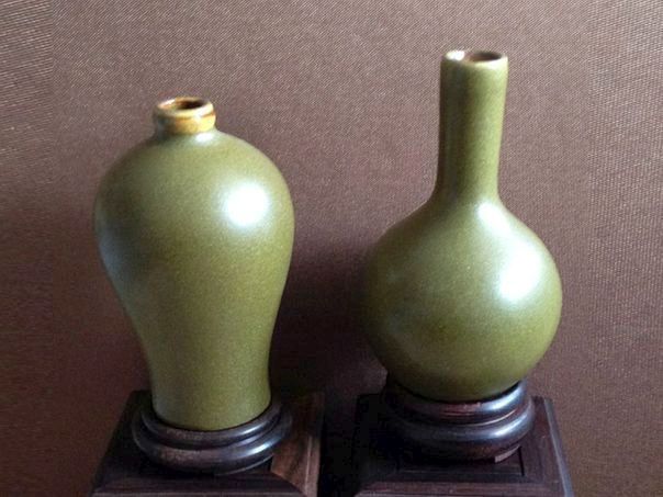 Two mini tea dust vases – (0065)